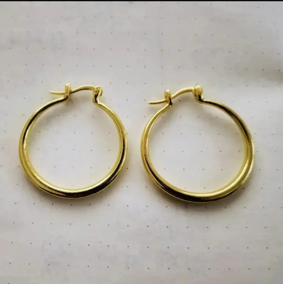 Women Fashin 18K Gold Plated Hoop Earrings..hypoallergenic. NWT - Picture 2 of 3